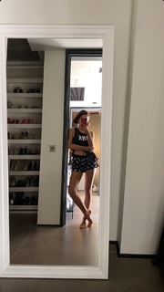 Zeynep Bastik feet photo thumbnail