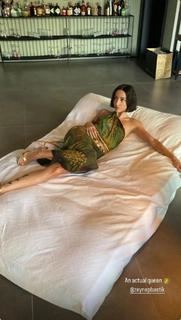 Zeynep Bastik feet photo thumbnail