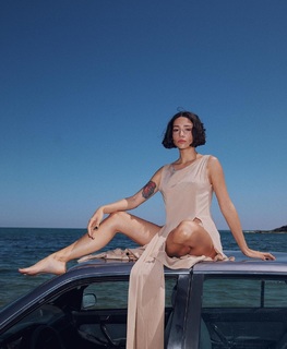 Zeynep Bastik feet photo thumbnail
