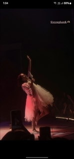 Zeynep Bastik feet photo thumbnail