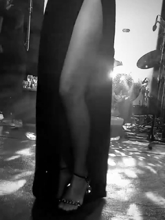 Zeynep Bastik feet photo thumbnail