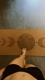 Zeynep Bastik feet photo thumbnail