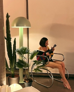 Zeynep Bastik feet photo thumbnail