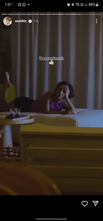 Zeynep Bastik feet photo thumbnail