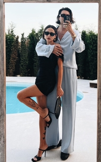 Zeynep Bastik feet photo thumbnail