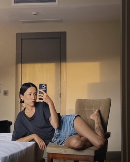 Zeynep Bastik feet photo thumbnail
