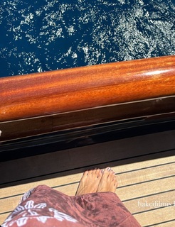 Zeynep Bastik feet photo thumbnail