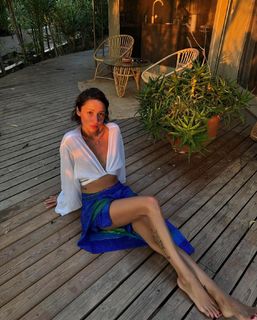 Zeynep Bastik feet photo thumbnail
