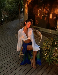 Zeynep Bastik feet photo thumbnail