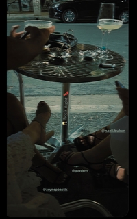 Zeynep Bastik feet photo thumbnail