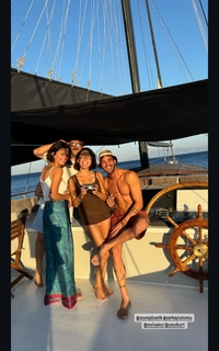 Zeynep Bastik feet photo thumbnail