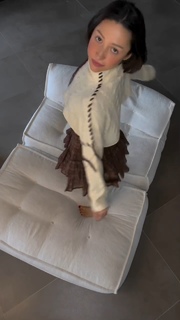 Zeynep Bastik feet photo thumbnail