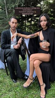 Zeynep Bastik feet photo thumbnail