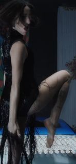 Zeynep Bastik feet photo thumbnail