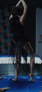 Zeynep Bastik feet photo thumbnail