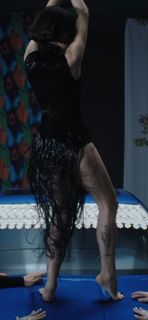 Zeynep Bastik feet photo thumbnail