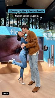 Zeynep Bastik feet photo thumbnail