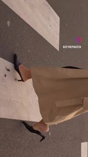 Zeynep Bastik feet photo 12