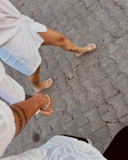 Zeynep Bastik feet photo 7