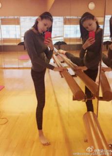 Zhang Lanxin feet photo 9