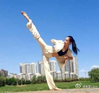Zhang Lanxin feet photo 4