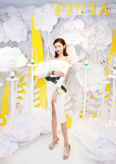 Zhang Lanxin feet photo 19