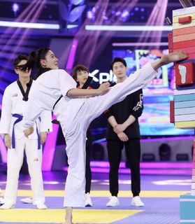Zhang Lanxin feet photo 3