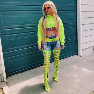 Zhavia feet photo 1