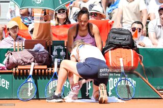 Zheng Qinwen feet photo 3