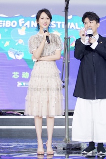 Zi Yang feet photo 1