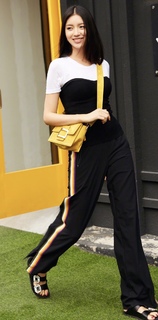 Zilin Zhang feet photo 7