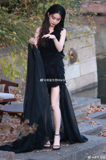 Ziyi Meng feet photo 3