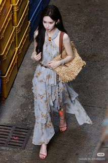 Ziyi Meng feet photo 9