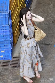 Ziyi Meng feet photo 8