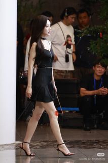 Ziyi Meng feet photo 5