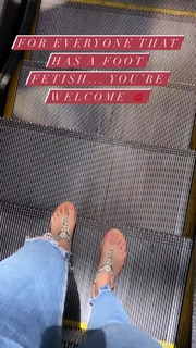 Zoe Brown feet photo 4