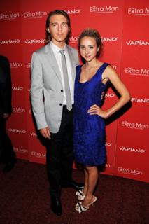 Zoe Kazan feet photo thumbnail