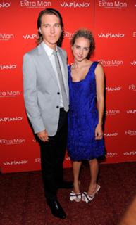 Zoe Kazan feet photo thumbnail