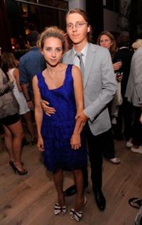 Zoe Kazan feet photo thumbnail