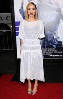 Zoe Kazan feet photo thumbnail