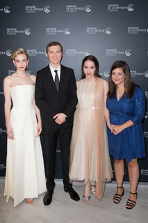 Zoe Kazan feet photo thumbnail