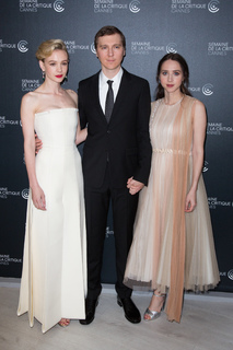 Zoe Kazan feet photo thumbnail