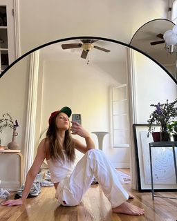 Zoe Levin feet photo 1
