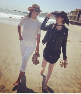 Zoe Lister-Jones feet photo thumbnail