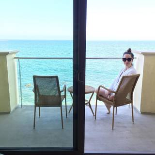 Zoe Lister-Jones feet photo thumbnail
