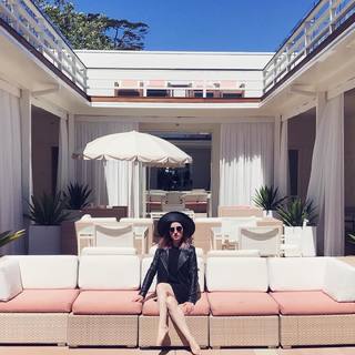 Zoe Lister-Jones feet photo thumbnail