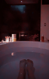 Zoe Lister-Jones feet photo thumbnail