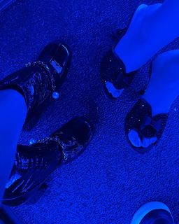 Zoe Lister-Jones feet photo thumbnail