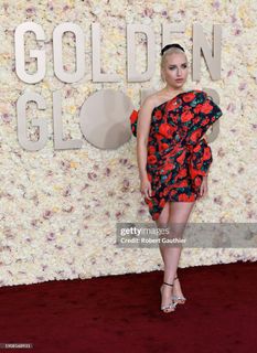 Zoe Lister-Jones feet photo thumbnail