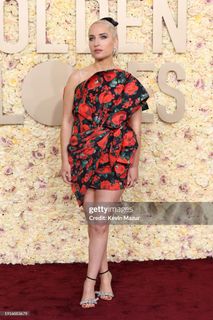 Zoe Lister-Jones feet photo thumbnail